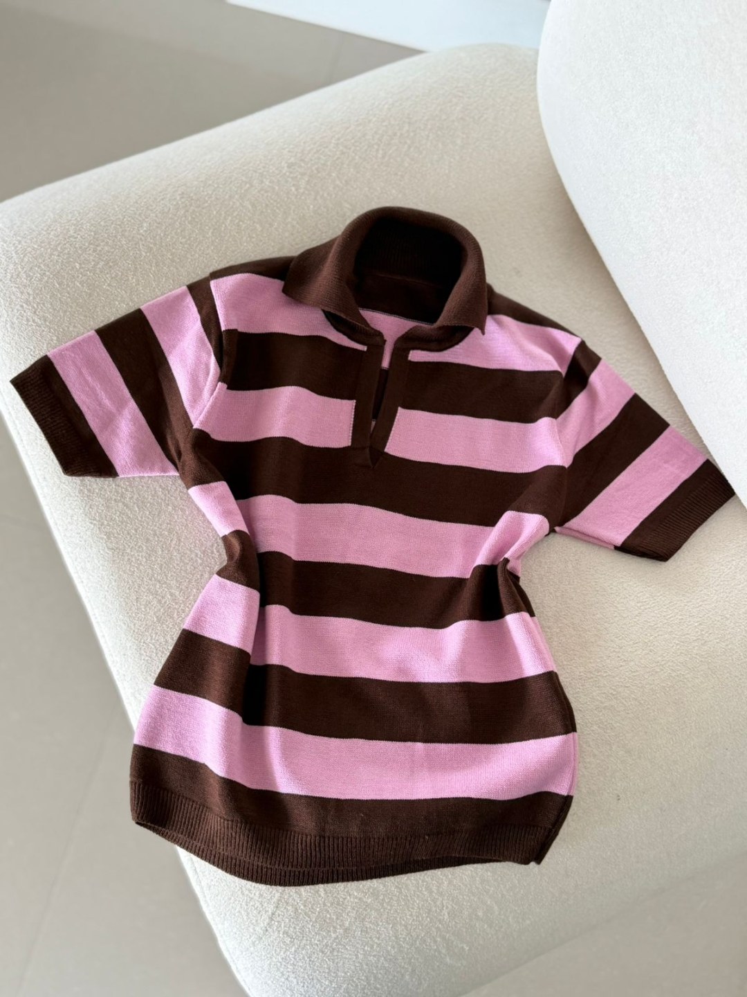 Polo inspiração ZARA MARROM COM ROSA 