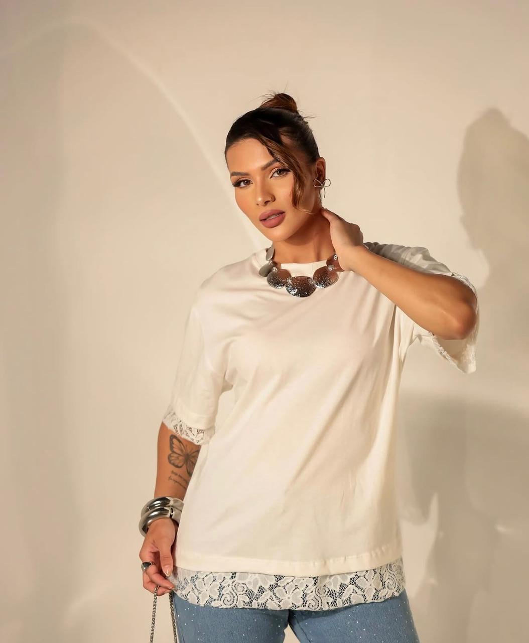 T-shirt renda nas costa OFF WHITE